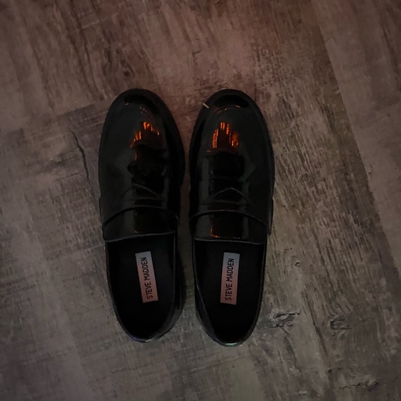Steve Madden Loafers. Size 6. Very gently used, worn once. - Picture 3 of 3